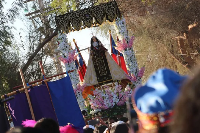 FOTOS: Más de 250 mil celebran a la Virgen del Carmen en Chile