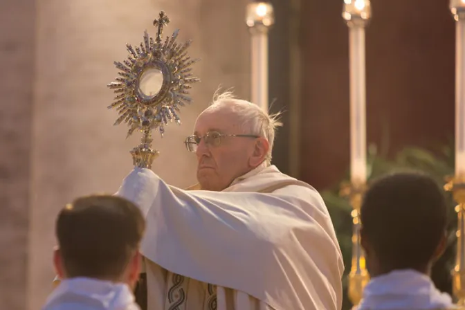 Eucaristía es “sacramento de la memoria” del amor de Dios, dice el Papa en Corpus Christi