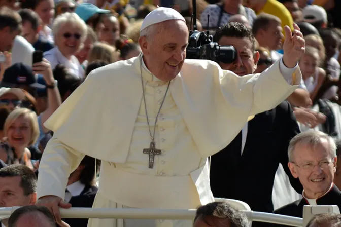 El Papa alienta Evangelio, Eucaristía y oración para ser cristianos y no mundanos