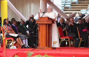 Foto : El Papa Francisco dando un discurso en encuentro con jóvenes de Kenia / Crédito : Martha Calderón (ACI Prensa)  Martha Calderón (ACI Prensa)