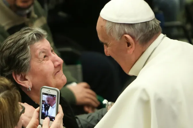 Papa Francisco: Una sociedad que descarta ancianos porta el virus de la muerte