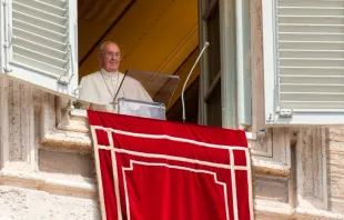 El Papa Francisco durante el rezo del Ángelus. Foto: L'Osservatore Romano 