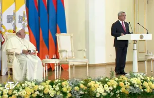 El Papa Francisco y el Presidente de Armenia, Serzh Sargsián.Captura Youtube 