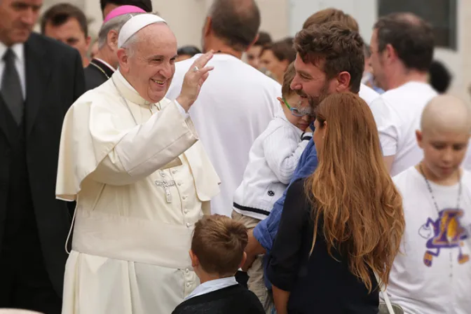 Papa Francisco: El mundo necesita familias que testimonien la alegría del amor