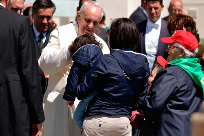 El Papa Francisco aboga por más atención espiritual para matrimonios ante crisis
