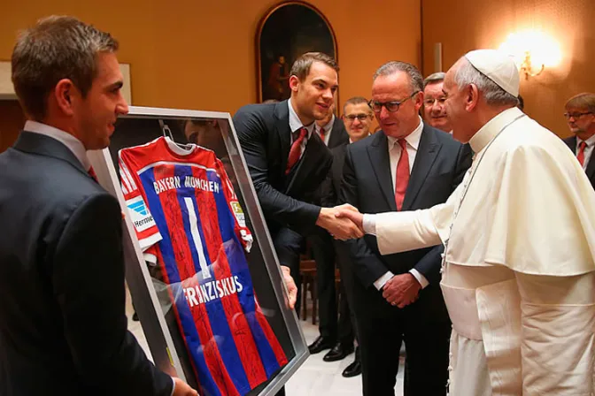 [FOTOS] Papa Francisco recibe al Bayern Munich en el Vaticano