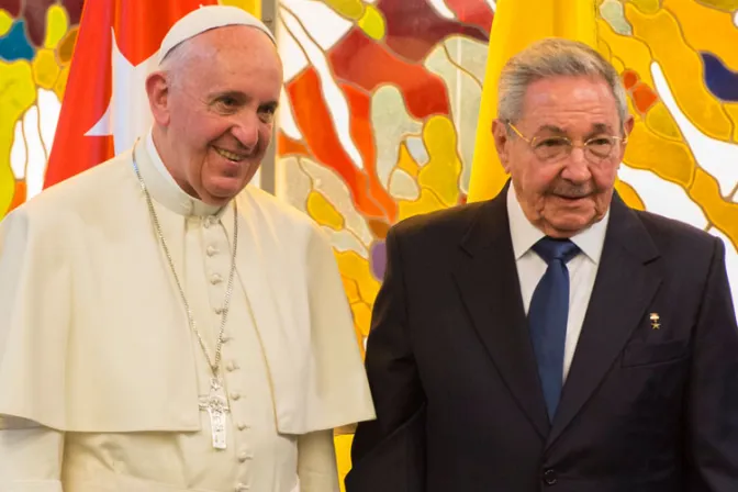 Papa Francisco realiza visita protocolar de cortesía a Raúl Castro en Cuba