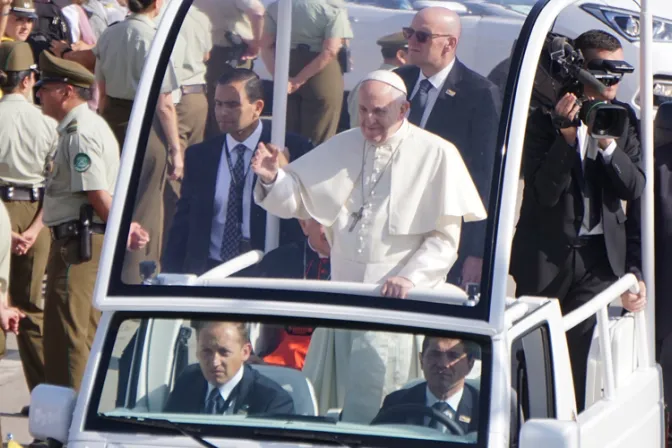 Obispo argentino critica a medios chilenos empeñados en desacreditar al Papa y la Iglesia