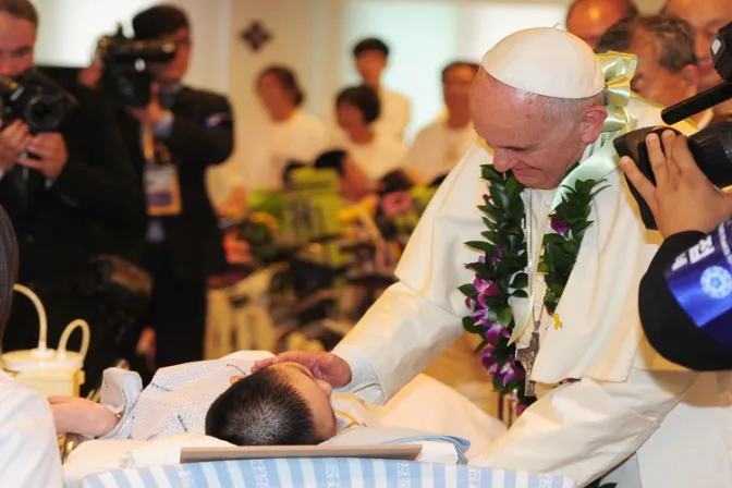 Mons. Fisichella explica el objetivo de los signos de misericordia del Papa Francisco