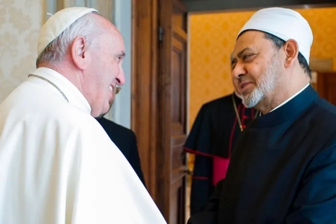 Papa Francisco y Gran Imán de Al-Azhar dialogan sobre rechazo al terrorismo