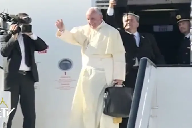 VIDEO: El Papa se despide de Kenia y parte para Uganda, su segundo destino en África