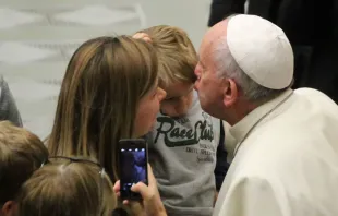 Papa Francisco saludando en una audiencia - Foto: ACI Prensa 