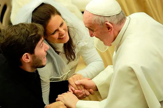 Papa Francisco: Matrimonio es unión de amor entre hombre y mujer sostenidos por Cristo