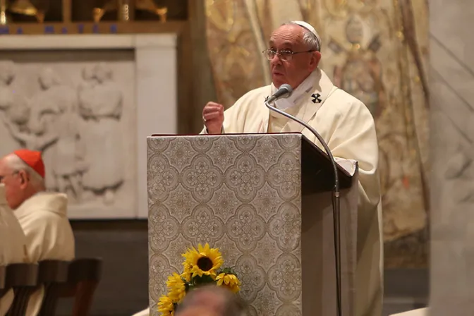 Papa en Corpus Christi: Eucaristía no es premio para buenos sino fuerza para débiles