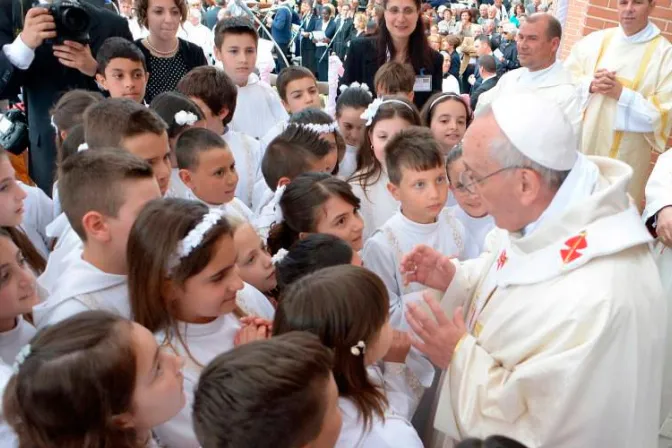 Si te enfadas y gritas, sigue el consejo del Papa y no te laves "los dientes con vinagre"