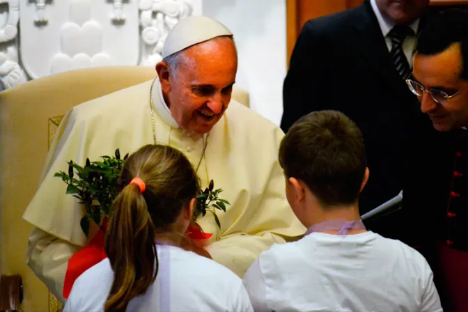 Papa Francisco: Un hijo que no pasa tiempo con sus padres está huérfano