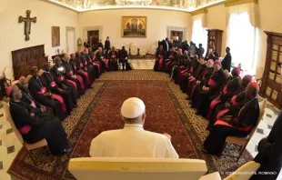 Papa Francisco con los obispos de Kenia / Foto: L'Osservatore Romano 