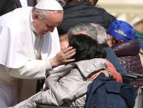 El Papa Francisco advierte que desperdiciar comida es “arrancársela de las manos” a los pobres