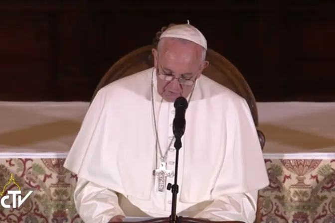 VIDEO: El Papa se reúne con víctimas de abusos: Dios llora por esta vergüenza