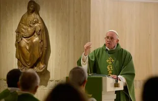 El Papa pronuncia la homilía en la Misa / Foto: L'Osservatore Romano 