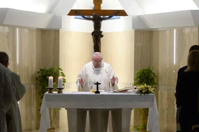 Papa Francisco: Cuesta reconocernos pecadores pero “somos doctores” señalando a otros