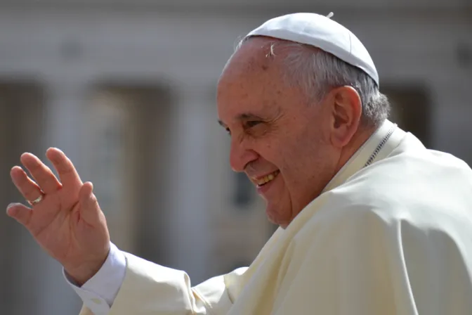 En la Trinidad reconocemos modelo de la Iglesia, llamados a amarnos como Jesús nos amó, dice el Papa