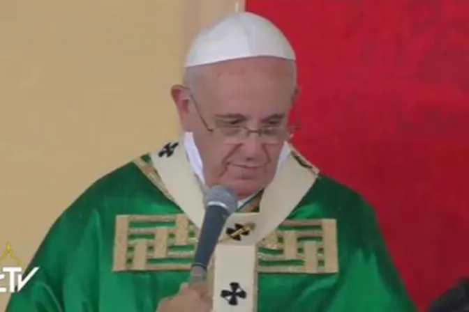 El Papa se conmueve en Turín al recordar poema que le enseñó su abuela