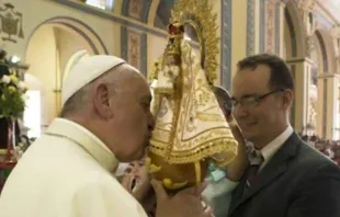 Papa Francisco recibe imagen de la Virgen de la Caridad del Cobre / Foto: L'Osservatore Romano 