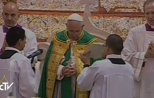 El Papa Francisco en las Vísperas de esta tarde en la Catedral de Asunción. Captura de Youtube 