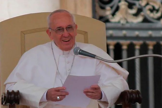 La fe es un don que no se consigue viviendo separado de la Iglesia, señala el Papa Francisco