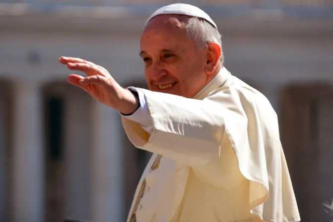 La fe es una respuesta de amor y no algo que se compra, afirma el Papa Francisco