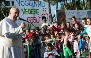 El Papa Francisco en su visita a una parroquia de Roma ayer. Foto L'Osservatore Romano 