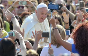 El Papa Francisco durante una audiencia en la plaza de San Pedro. Foto: L'Osservatore Romano 