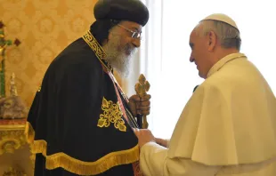Papa Francisco y Tawadros II, reunidos en mayo de 2013. Foto: L'Osservatore Romano. 