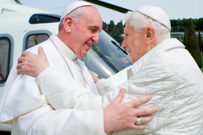 Papa Francisco: Benedicto XVI es como un padre a quien quiero mucho