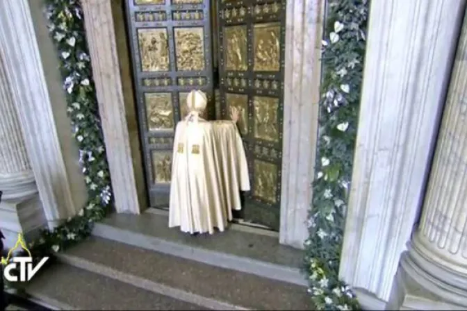 VIDEO: El Papa Francisco abre la Puerta Santa y da inicio al Jubileo de la Misericordia