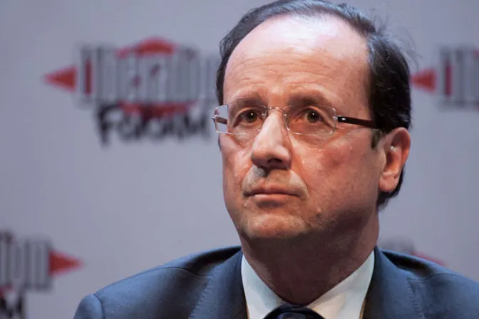 “Matrimonio” gay en Francia: Hollande respetará objeción de conciencia de alcaldes