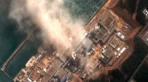 Imagen satelital de la explosión en la planta nuclear de Fukushima, Japón, tras el paso del tsunami en 2011. / Foto: Wikipedia (Dominio Público)