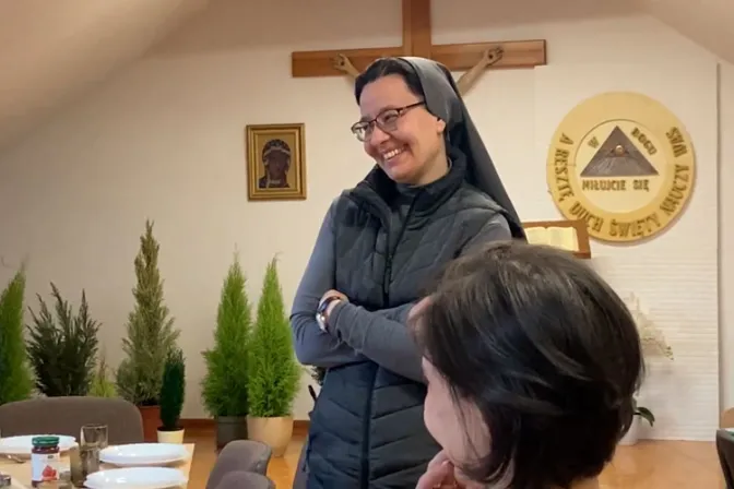 Religiosa salió de Ucrania para salvar a su madre y ahora cuida en Polonia a más refugiados
