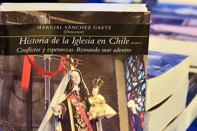 Obra inédita muestra cómo la Iglesia acompañó cada etapa de la historia de Chile