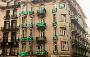 Edificio INADI con pau00f1uelos verdes / Foto: Abogados por la Vida 