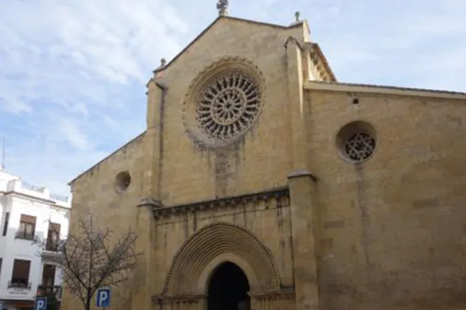 Desconocidos intentaron atacar iglesia con bomba casera