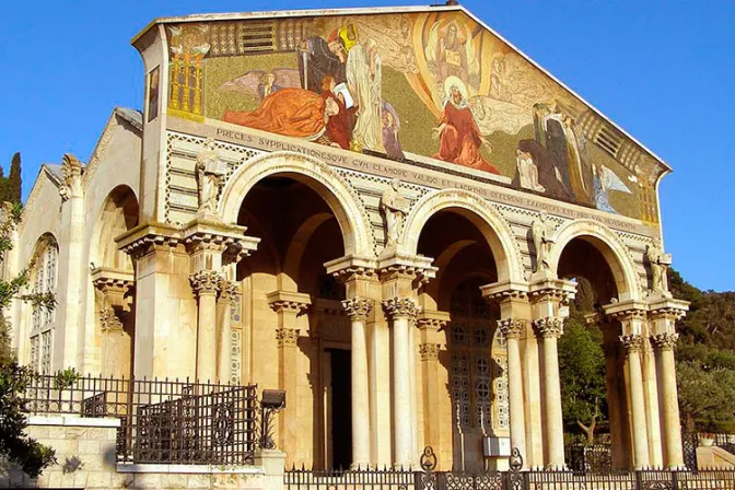 Iglesia en Jerusalén abre Puerta Santa por Jubileo de la Misericordia