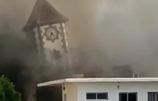 Iglesia en Todoque, La Palma (Espau00f1a) colapsa por la lava. Cru00e9dito: Nivariense Digital.  