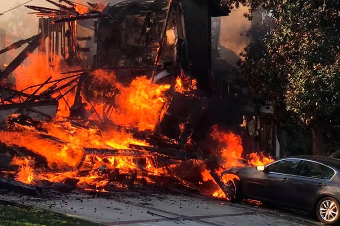 Arquidiócesis reúne fondos para víctimas de incendios en California