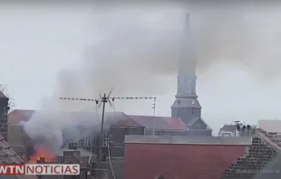 Incendio de la iglesia San Pedro y San Pablo de Lille (Francia). Cru00e9dito. Captura de Pantalla Youtube  