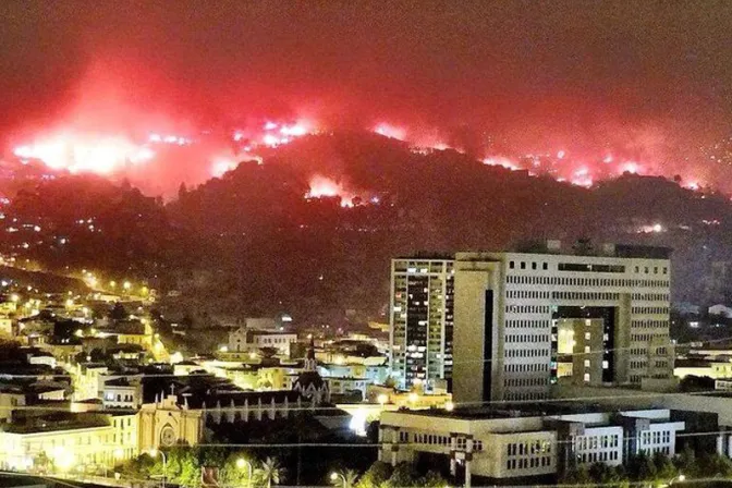 Papa Francisco se solidariza con Chile por incendio en Valparaíso