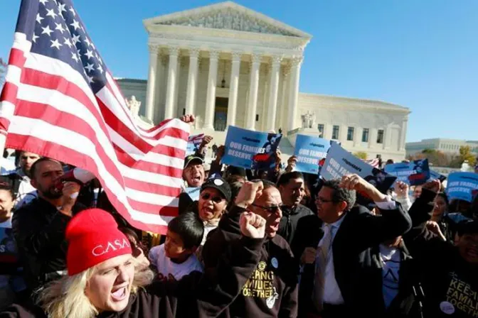 Suspenda deportación de inmigrantes, pide Obispo a Obama tras decisión de Corte Suprema