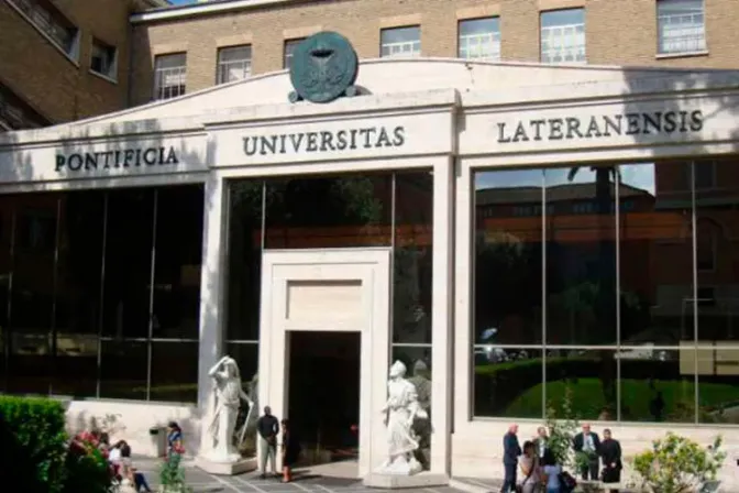 Instituto Juan Pablo II debería llamarse Amoris laetitia por nuevo presidente, dice experto