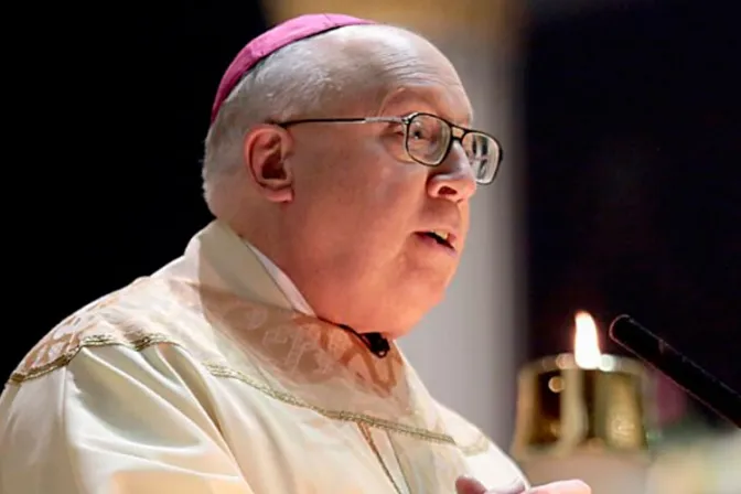 El Papa acepta renuncia de obispo que encubrió abusos de sacerdote en EEUU
